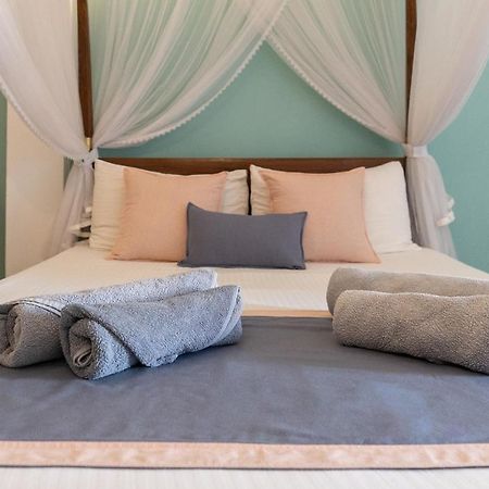Rise - Bed & Breakfast Велигама Экстерьер фото