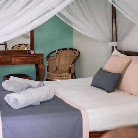 Rise - Bed & Breakfast Велигама Экстерьер фото