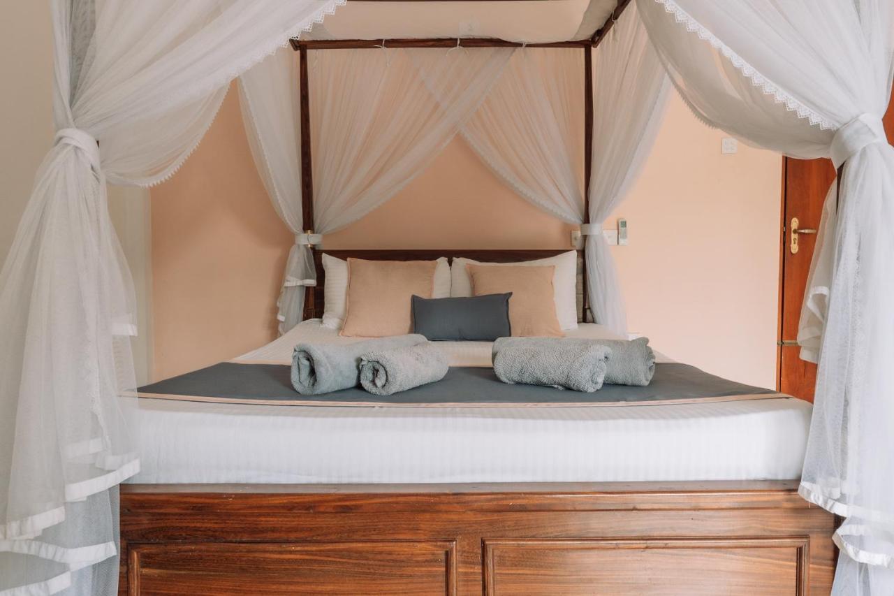 Rise - Bed & Breakfast Велигама Экстерьер фото